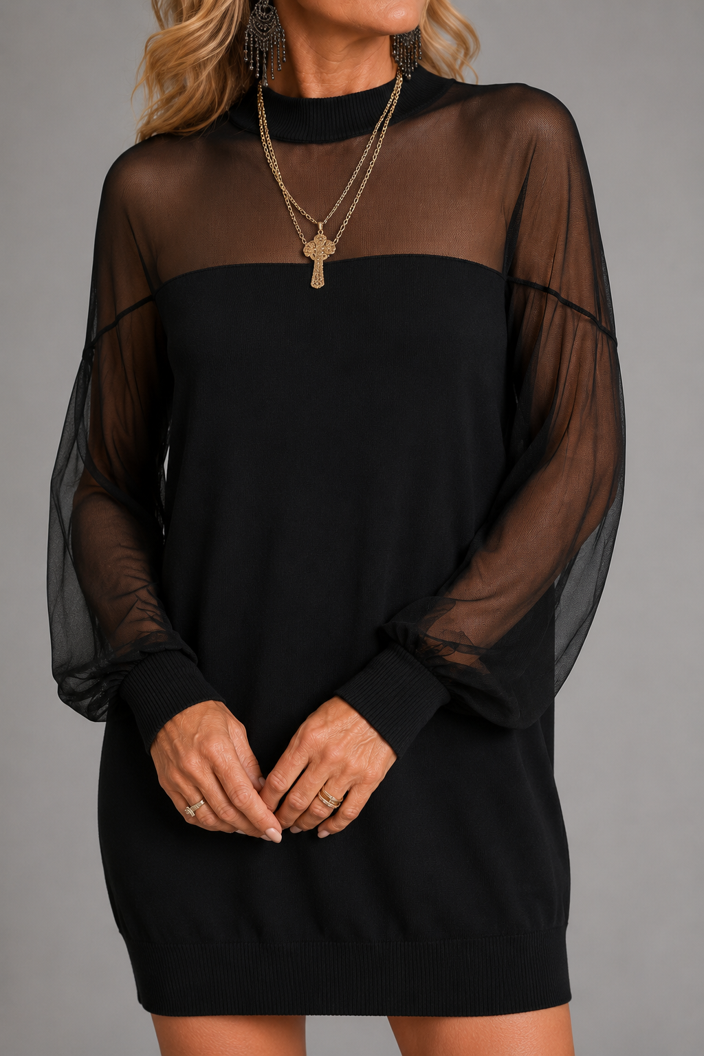 Amélie Elegante Mini-jurk met Lange Mesh-mouwen in Zwart