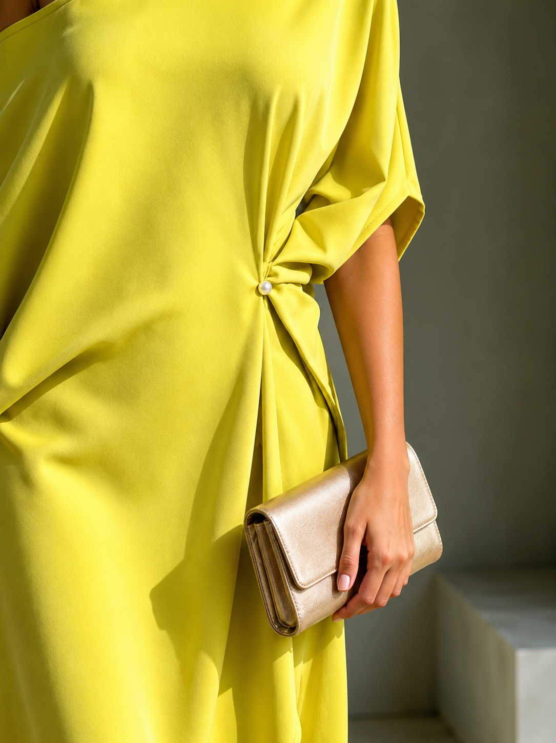 NOVALISESTUDIO Camila Asymmetrische Elegante Damesjurk in Geel